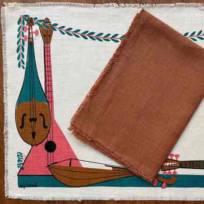 Placemat: Dinner Music 140, Pink on White