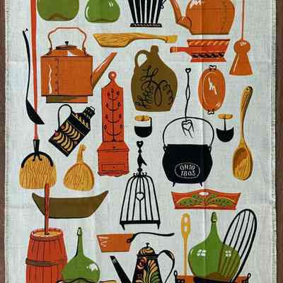 Frontier Cooking 222, c.1952, is the precursor to Antique Kitchen U265.: PKM collection.