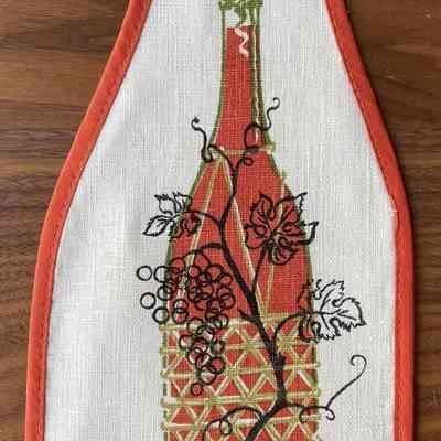 Matching Motif Gourmet wine bottle cover; see “Kitchen Accessories” entries.: PKM collection.