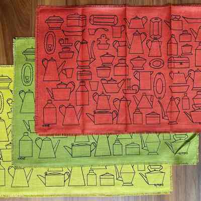 Choice of three napkin colors.: Collection of Sara Leeper.