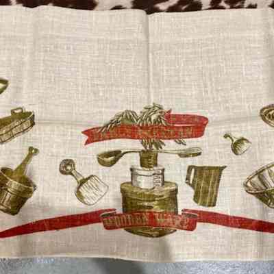 Matching apron: Woodenware 316.: Image: Jean