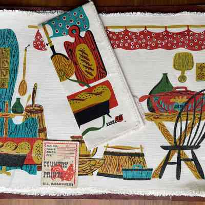 Matching placemat set: Country Kitchen 122, see “Placemat Sets” entries.: PKM collection.