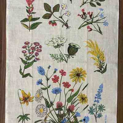 Matching towel/wallhanging: Meadow Bouquets 262; see “Towels/Wallhangings”.: Image: PKM