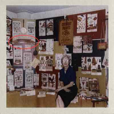 Margaret Wert in the same trade show booth. Kitchen Pockets sign in red oval.: Image: Collection of Sara Leeper.