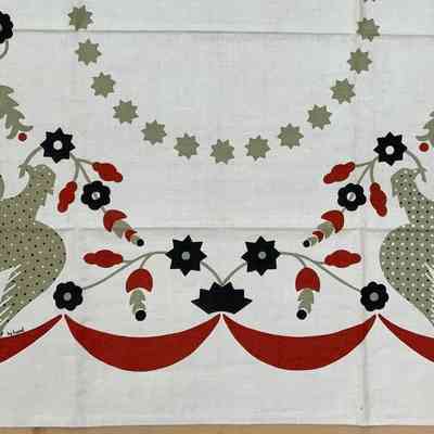 Repeat at narrow ends of tablecloth.