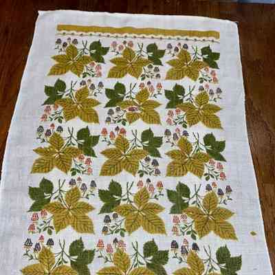 Towel, Wallhanging: Wild Berries 214, Gold