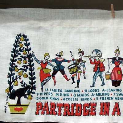 Apron: Twelve Days of Christmas.: Image: margfar, Etsy.com