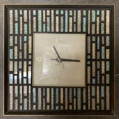 Clock seen on catalog page above. Non-Wert design.: Faux pebble glass surrounding clock face. Image: eBay seller snowhiteand2dwarves, Panhandle TX.