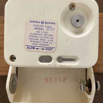 Clock movement with label and model number.: Image: jennyo, mercari, 4/2021.