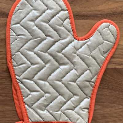 Palm of oven mitt.