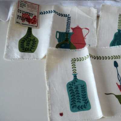 Image from online reseller. Name of set visible on tag: New Vines in Old Bottles: Image: GryphonVintage, Etsy.com