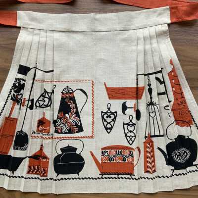 Apron with pleats unfurled.