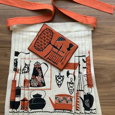 Potholder with matching “Frontier Cooking” apron.: PKM collection.