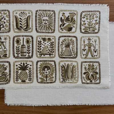 Printed mat and unprinted napkin.