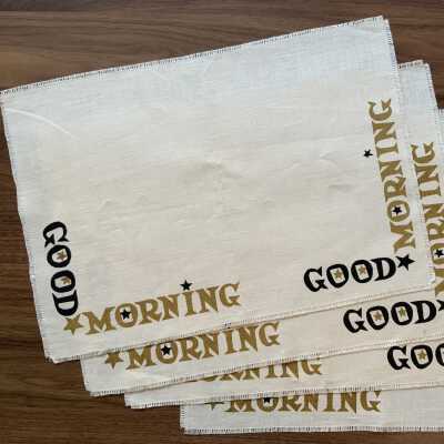 Napkins, set of four.