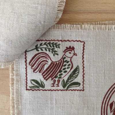Additional bird and different colorway from previous examples.: Image: arsfhomedesign, Etsy.