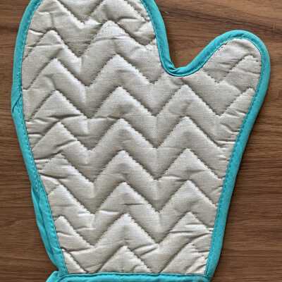 Palm of oven mitt.
