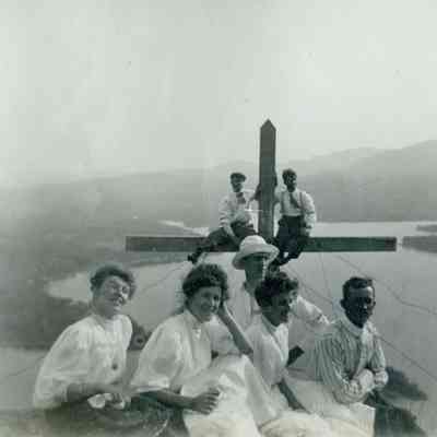 Maiden's Cross: Origformat: Book; Resolution: 100 dpi