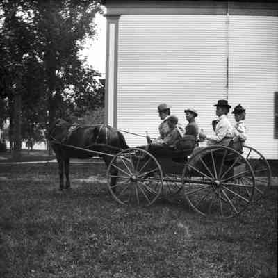 Porter and Buchanan crowd 1898