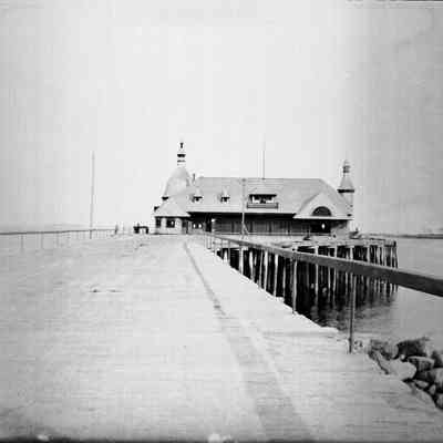 Steamship wharf, 1898