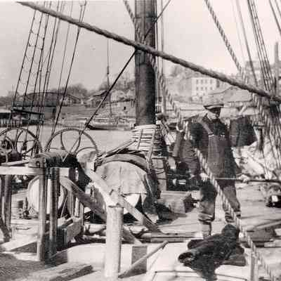 Loading ice, Rockport, Maine
