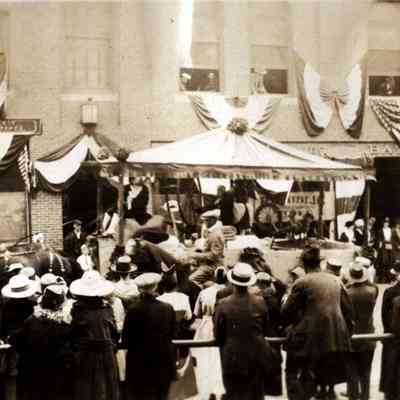 Bayview Garage WWI parade 3: Origformat: Book; Resolution: 100 dpi