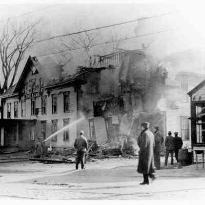 The Elms hotel destroyed by fire, November 1917: Origformat: Print-Photographic