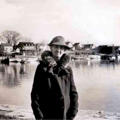 Elderly woman Camden harbor: Origformat: Book; Resolution: 100 dpi