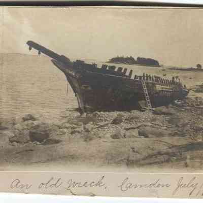 Wrecked schooner beached in Camden harbor 1899