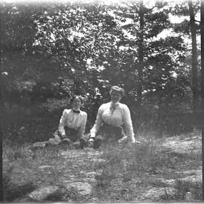 Alice & Bess at Ballard Park, July 1899
