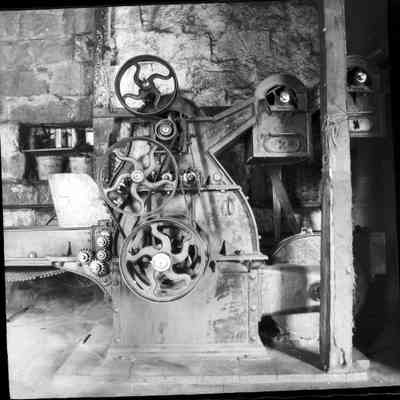 Picker machine at the Knox mill, 1900