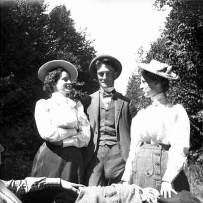 Grace Parker with friends, 1899