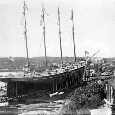 "Edgar Murdock" waiting for launch, Rockport 1902