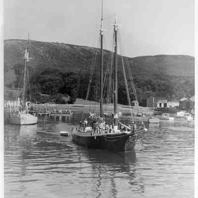 "Lois M. Candage" heading out for a cruise