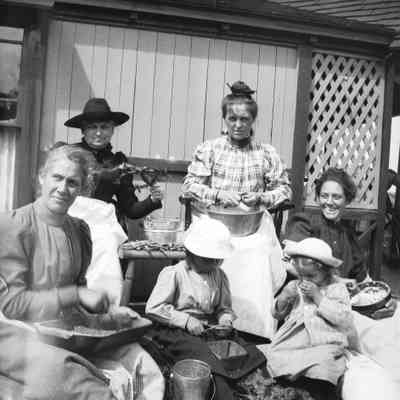 Working Bee at Lake City Working Bee at Lake City - September 1899