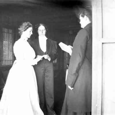 Grace and Alice at Ballard Park, July 1899