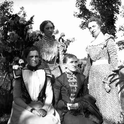 Mothers & Daughters, 1899