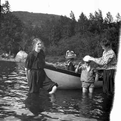 Grace Parker swimming, August 1900