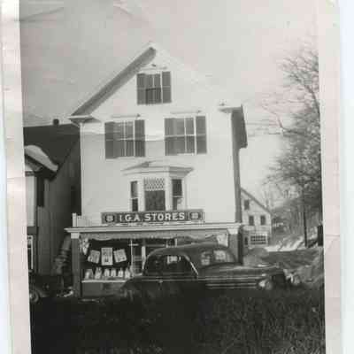 Gleason Perry's IGA store, Camden