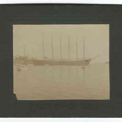 Launch of the 6-master George Wells