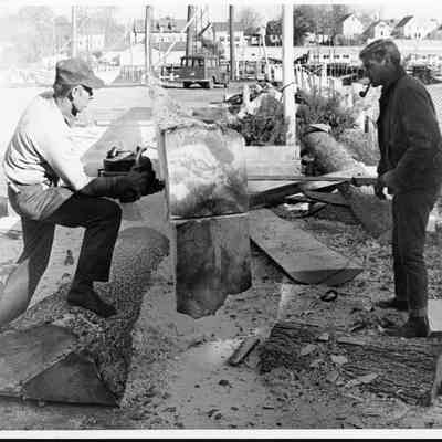 Preparing Bowdoin Mast 1