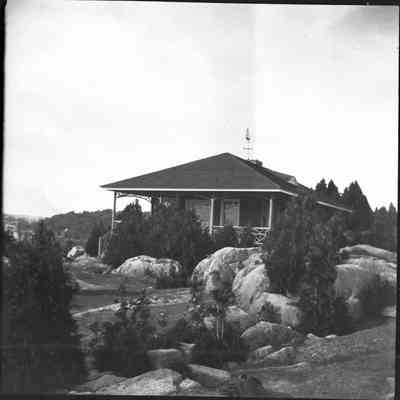 Mr. Henry's summer house at Beauchamp Point, Sept. 1900