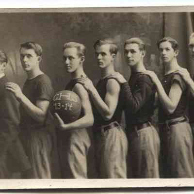 CHS Basketball team 1913