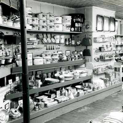 Crockett's Interior - Cookware