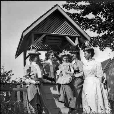 Summer house group, June 24, 1898