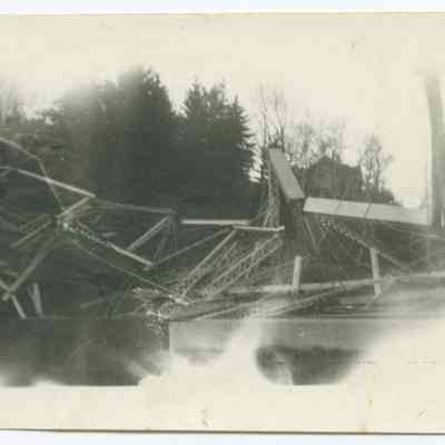 Bridge collapse, Rockport 1946: Copyright: None; Origformat: Print-Photographic