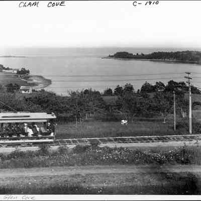 Trolley headed south through Clam Cove