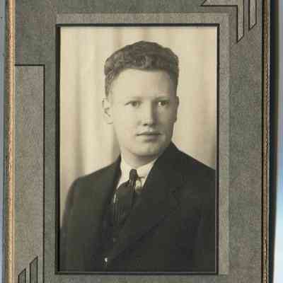 Lester Gross, CHS Class of 1939: Origformat: Print-Photographic; Resolution: 600 dpi