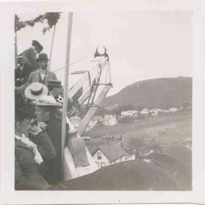Crowd on the deck of the George W. Wells on launch day, August 14, 1900.