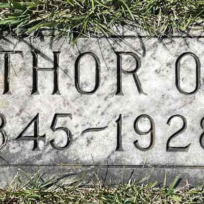 Hillstead Cemetery, Stavanger Township, Traill County, ND: Thor O. Hovet's grave-marker